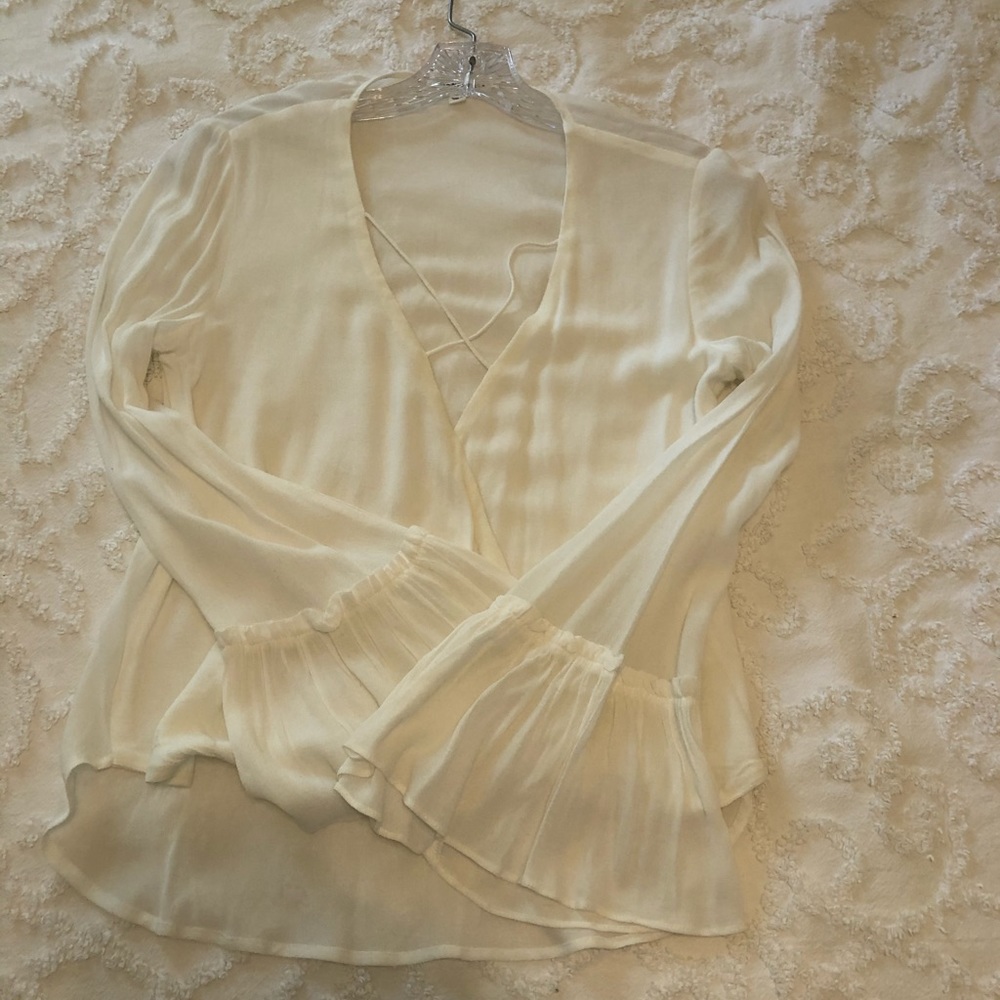 Bell sleeve blouse